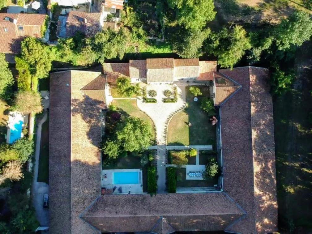 Le Domaine Des Platanes Panzió Bourg-Charente Kültér fotó