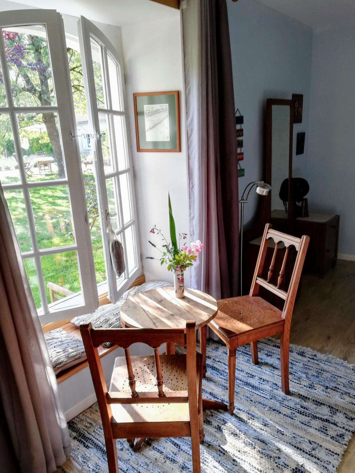 Le Domaine Des Platanes Panzió Bourg-Charente Kültér fotó