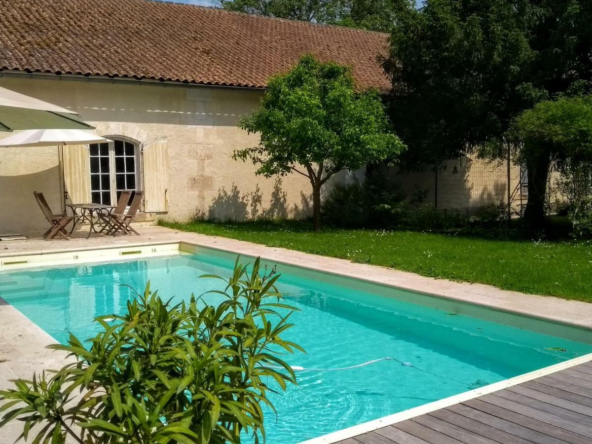 Le Domaine Des Platanes Panzió Bourg-Charente Kültér fotó