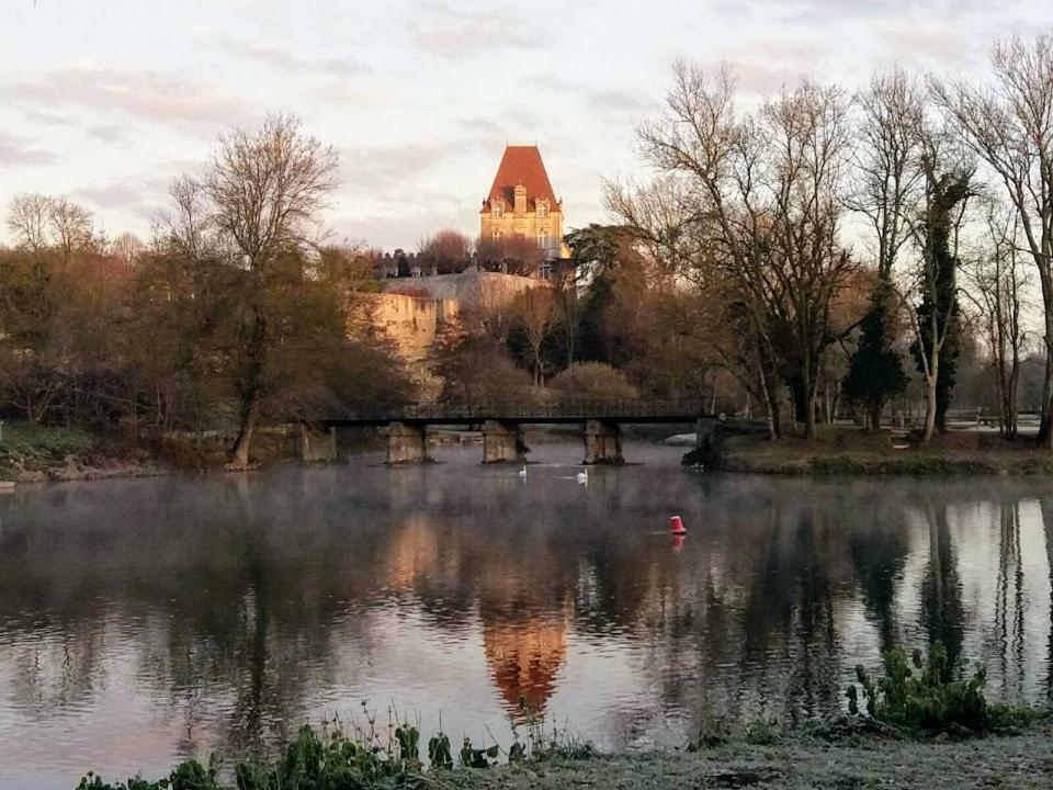 Le Domaine Des Platanes Panzió Bourg-Charente Kültér fotó