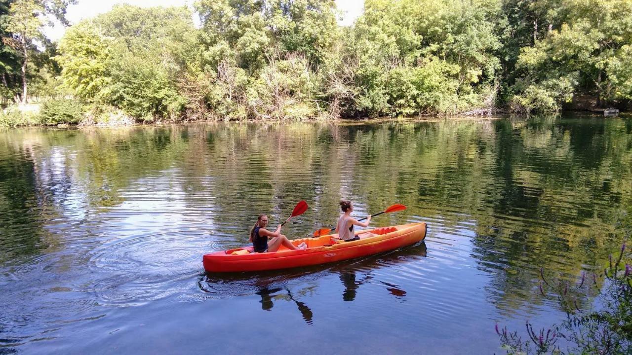 Le Domaine Des Platanes Panzió Bourg-Charente Kültér fotó