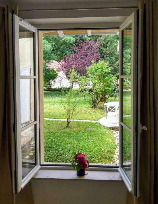 Le Domaine Des Platanes Panzió Bourg-Charente Kültér fotó