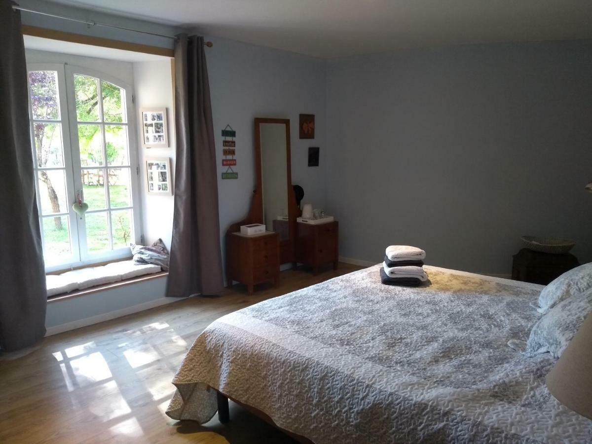 Le Domaine Des Platanes Panzió Bourg-Charente Kültér fotó